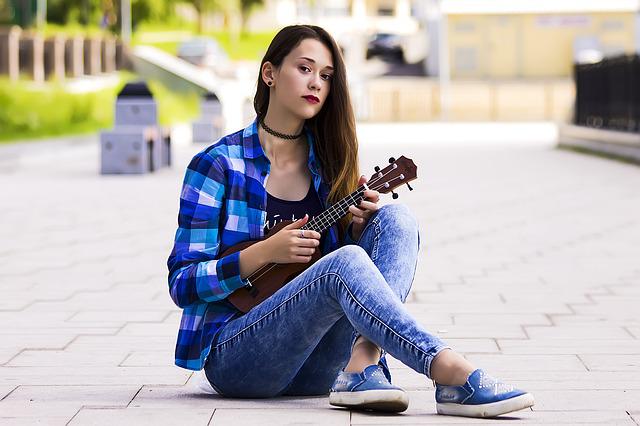 young-woman-with-ukulele